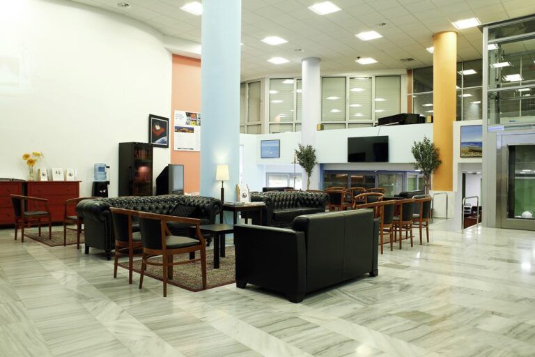 Υποδοχή και σαλόνι αναμονής οφθαλμολογικού κέντρου