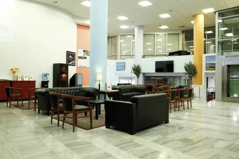 Υποδοχή και σαλόνι αναμονής οφθαλμολογικού κέντρου